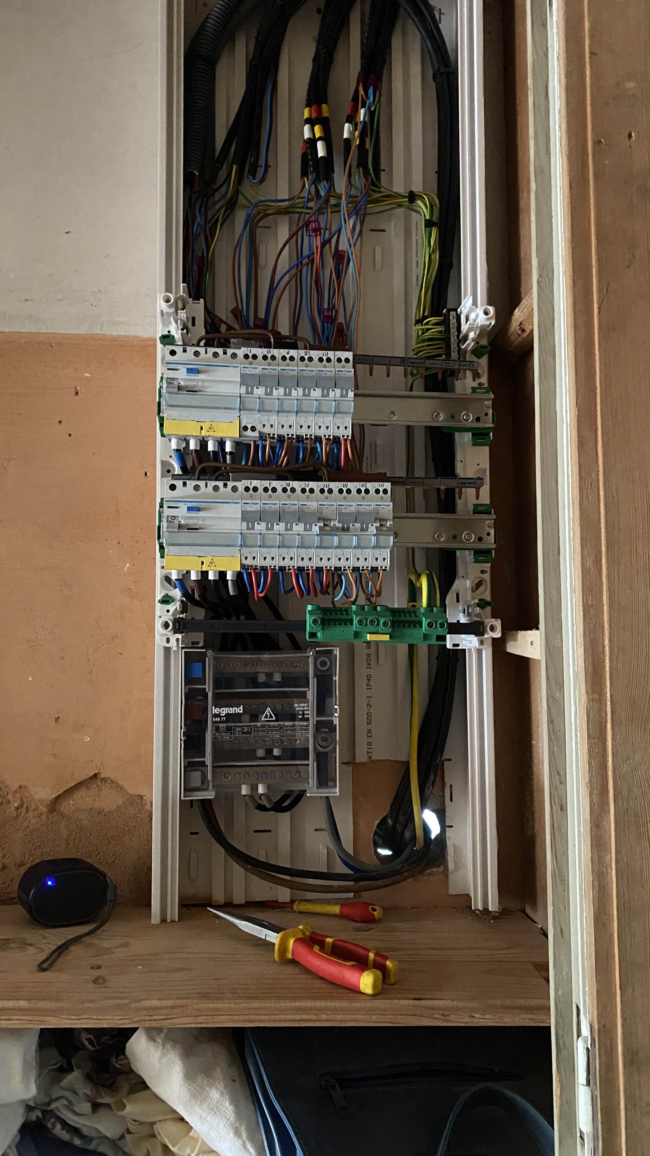 Rénovation tableau électrique complet à Royan - Électricien Charente-Maritime